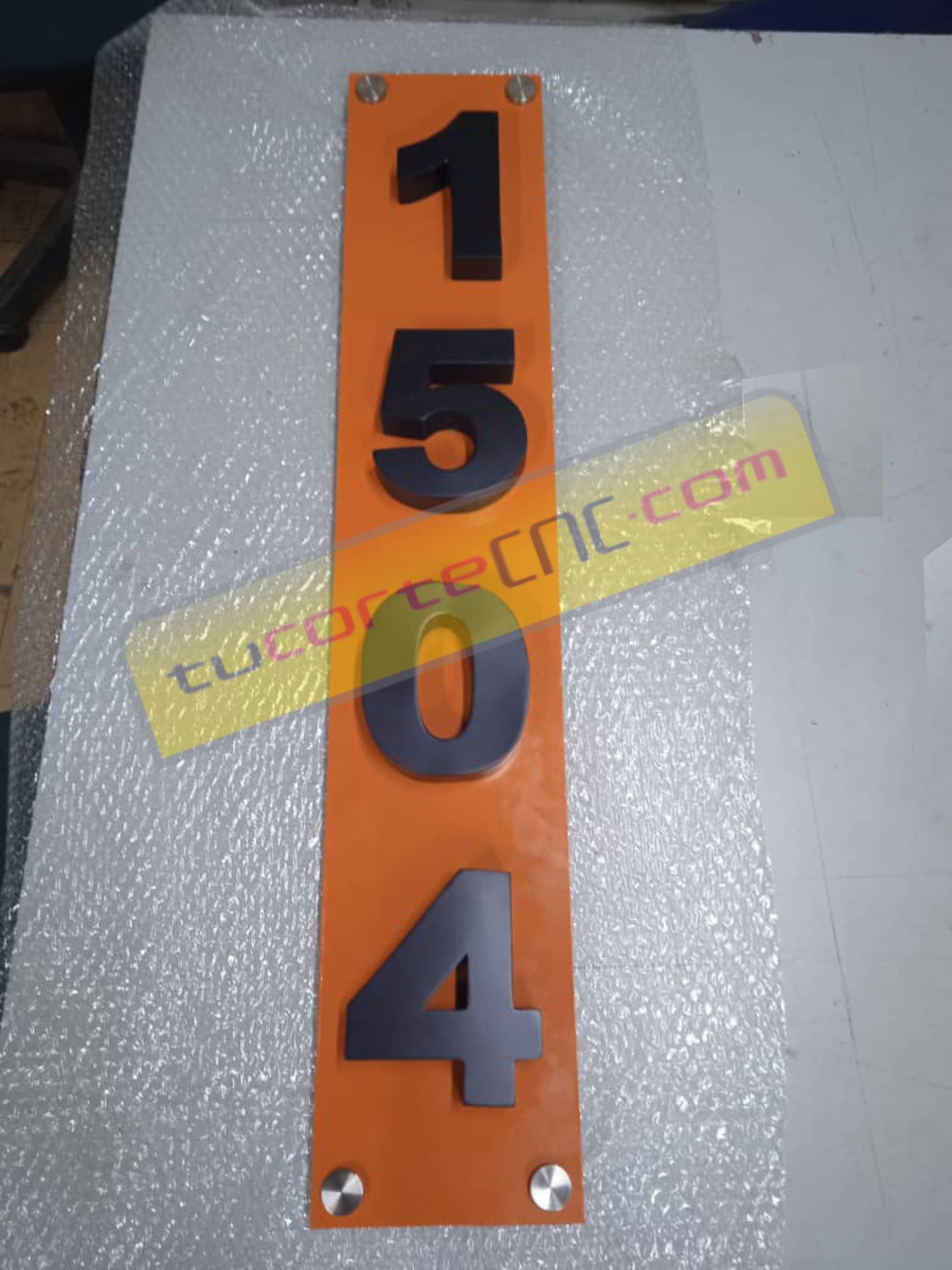 Letrero de Hierro con Pintura Electrostática
